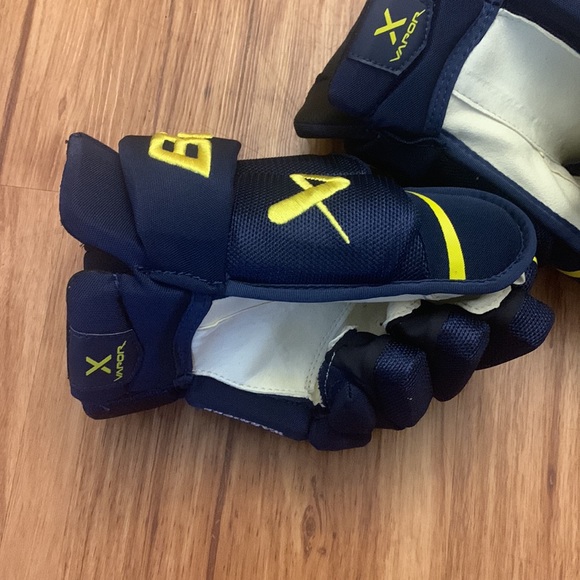Bauer Vapor Gloves - 13” - Picture 3 of 3